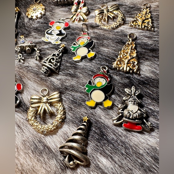 Set of 20 Holiday Jewelry Pendant Charms - Picture 4 of 9